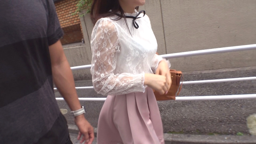 いいなり敏感M娘◆テニサー所属の女子大生ちはるちゃん(20歳)は頼み込んだら断れない&流されやすい言いなり娘？！ラブホテルに入ればエロい雰囲気にも押され清楚に見えるルックスからは想像出来ないムッツリMな本性が露に！「乳首噛まれるの好き…」と噛ミングアウトして悶えるビクビク敏感セックス！！：いくらでラブホ！？ No.013  パッケージ