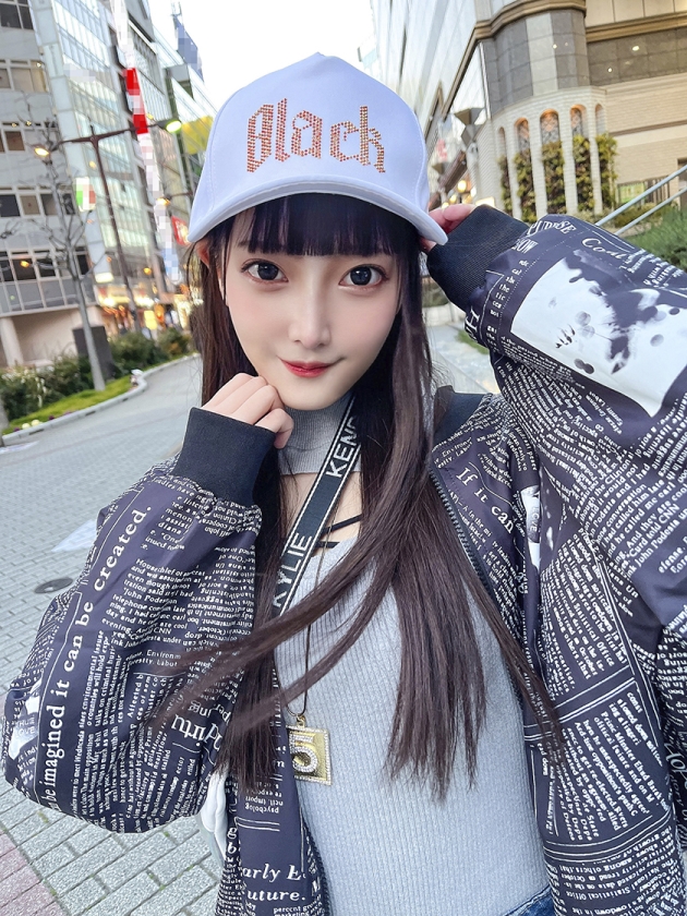 彼氏禁止店で働く人気コンカフェ嬢。セフレならOK！？性欲止められない現役JDのビッチなハメ撮り流出！ミニマムマ○コに生チ○ポぶち込まれて腹筋ヒクヒクイキまくり！ダメって言ってるのに中出しされる  パッケージ