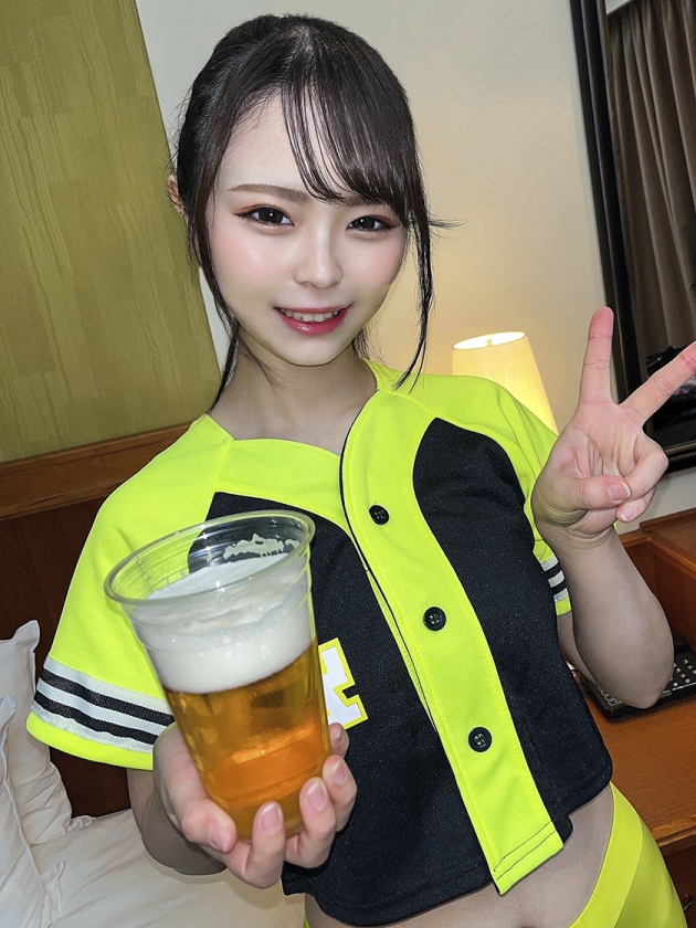 素人女子大生【限定】いとかちゃん22歳 某野球場でビールの売り子のバイトをしている激カワ女子大生！！バイト中のユニフォーム姿でSEXする過激ガールに中出し！！  パッケージ