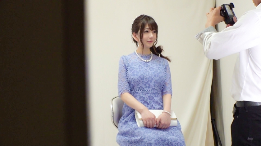 結婚式帰りの女子を騙してハメ撮り！絶賛婚活中の癒やし系美人が羞恥に震えながらEカップ美乳♪大量潮吹きシャワーと精液注入で子孫繫栄シアワセ祈願ｗｗ  パッケージ