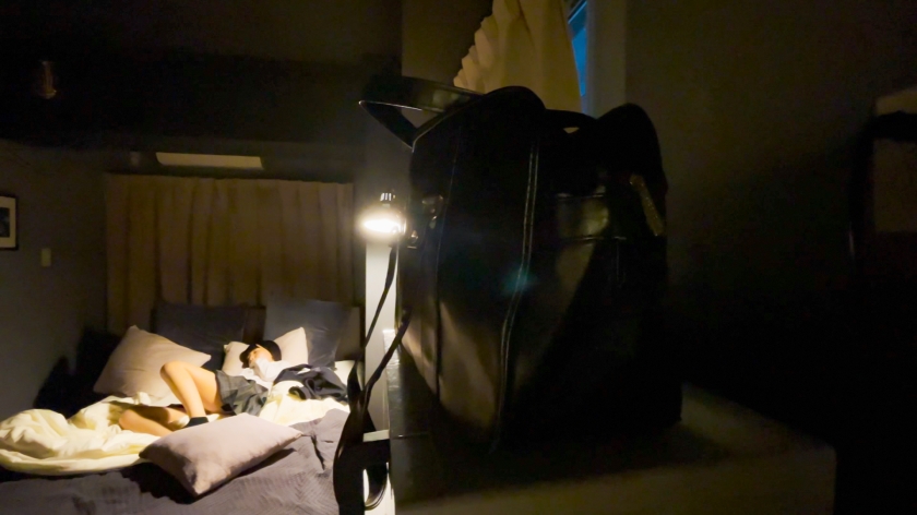 外界との繋がりを断たれた少女の生き甲斐はゲームと SEX だけ…。何度も中出しする激ヤバ映像  パッケージ