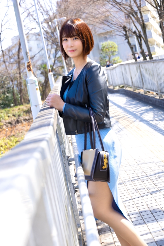 【侮るなイルマ、最強ヤリマンママ】出演理由が「養育費に…」なんて言ってますけど、毎日旦那とHしててまだAVに出たいだなんてどんだけおち●ぽ好きなんですかド変態ママさんww 毎日のSEXじゃ物足りない！濃厚性交でガチイキの夜！ at埼玉県入間市 入間市駅前  パッケージ